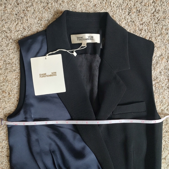 DIANE VON FURSTENBERG Shelly Stretch Wrap Dress. XS - Picture 9 of 10